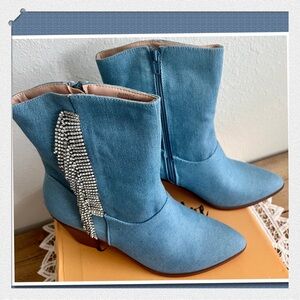 NIB CHASE + CHLOE “JUSTINE” DENIM & RHINESTONE HEELED COWBOY BOOTS SZ 10